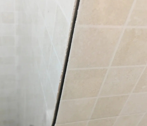 宝鸡市瓷砖空鼓维修公司分享阳台瓷砖脱落的修复过程可以分为以下几个步骤