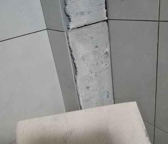 宝鸡市瓷砖空鼓维修公司分享下厨房瓷砖脱落的补救措施。